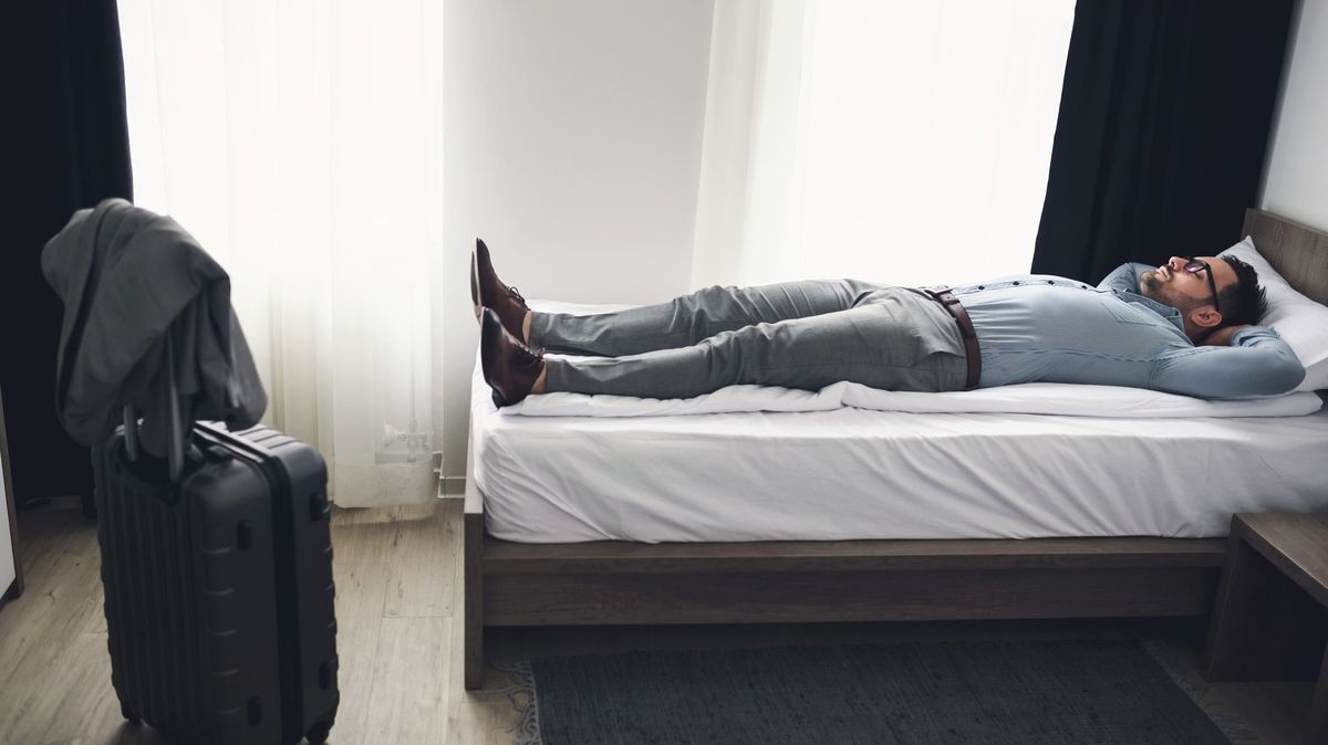 Američané si stěžují na postele v evropských hotelech. Viník je jasný